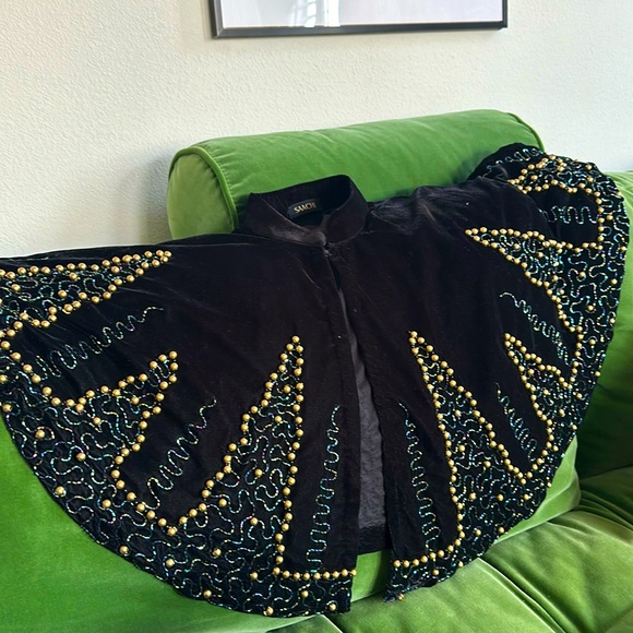 Women’s Saschi caplet . With detailed embellishments. - Picture 4 of 7